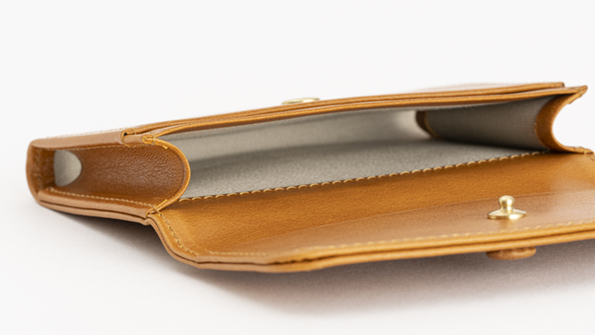 IKUTA KABAN CURUMI CARD CASE(クルミカードケース) RICH BROWN